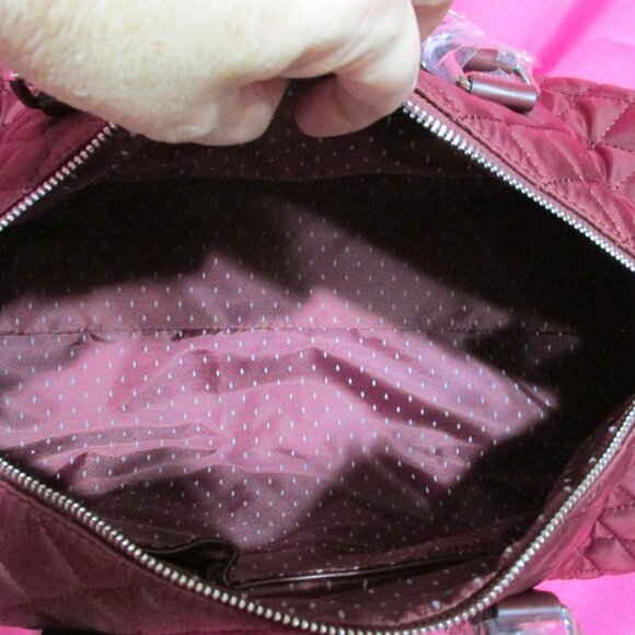 P1775-NWT Vanessa Williams Burgundy Quilted Tassel Duffle w/ Shoulder Strap - Picture 8 of 10